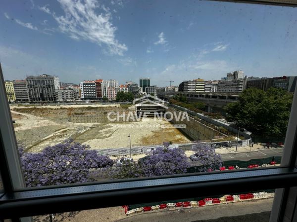 Apartamento T2 Renovado na Avenida 5 de Outubro, ao lado da estação de Entrecampos, Lisboa