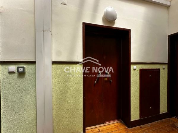 Apartamento T2 Renovado na Avenida 5 de Outubro, ao lado da estação de Entrecampos, Lisboa