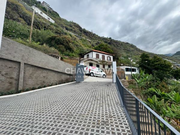 Lindíssima Moradia T3 Nova – Ribeira Brava / Tabua 