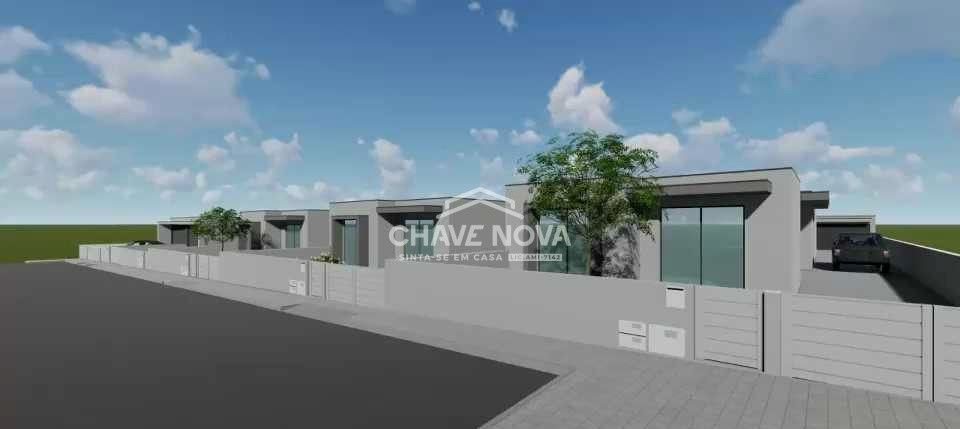 Moradia Térrea Isolada  T3+1 em Arada