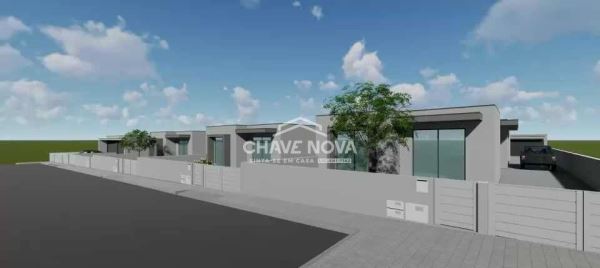 Moradia Térrea Isolada  T3+1 em Arada