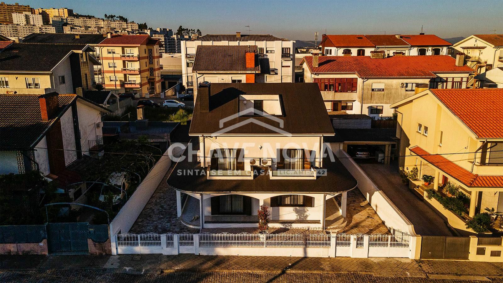 Moradia Isolada V4 c/ Garagem Box em Vilar de Andorinho