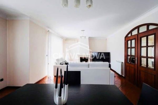 Moradia Isolada V4 c/ Garagem Box em Vilar de Andorinho