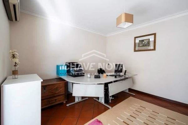 Moradia Isolada V4 c/ Garagem Box em Vilar de Andorinho