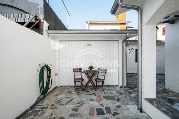 Moradia Isolada V4 c/ Garagem Box em Vilar de Andorinho