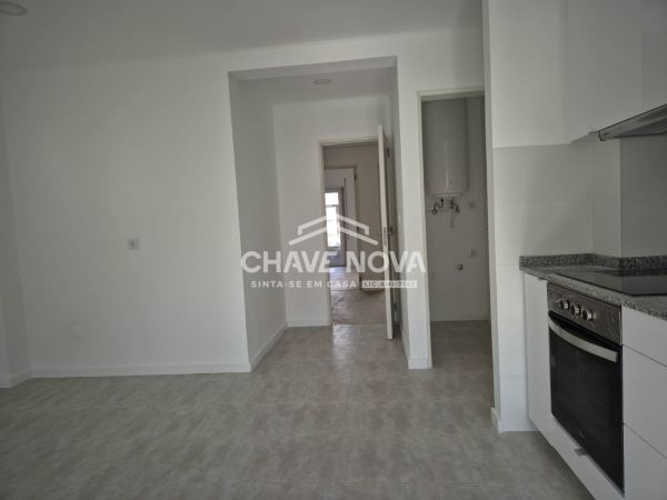 Apartamento T2 na Avenida Almirante Reis em Anjos.