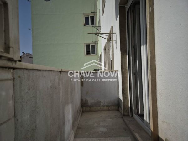 Apartamento T2 na Avenida Almirante Reis em Anjos.