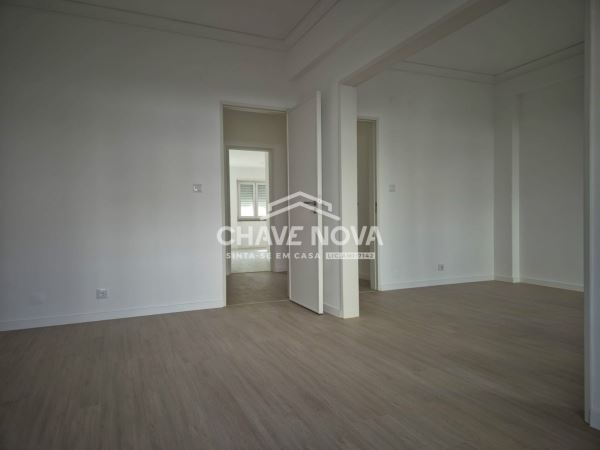 Apartamento T2 na Avenida Almirante Reis em Anjos.