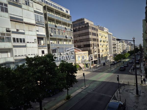 Apartamento T2 na Avenida Almirante Reis em Anjos.