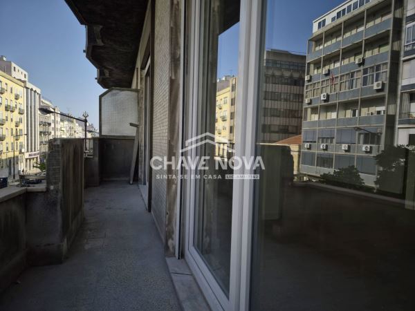 Apartamento T2 na Avenida Almirante Reis em Anjos.