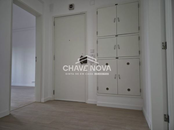Apartamento T2 na Avenida Almirante Reis em Anjos.