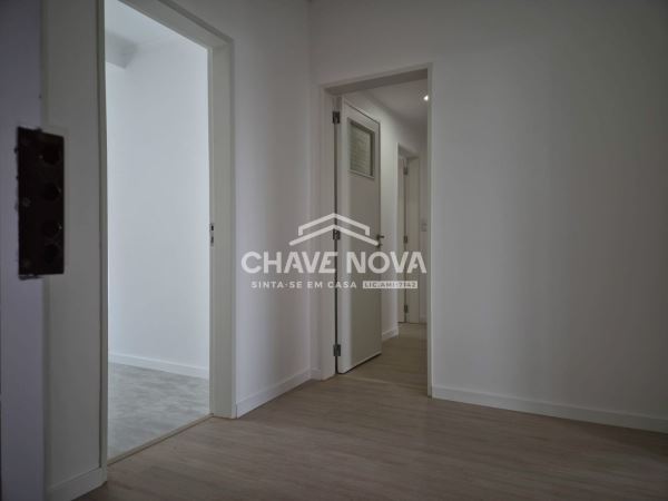 Apartamento T2 na Avenida Almirante Reis em Anjos.