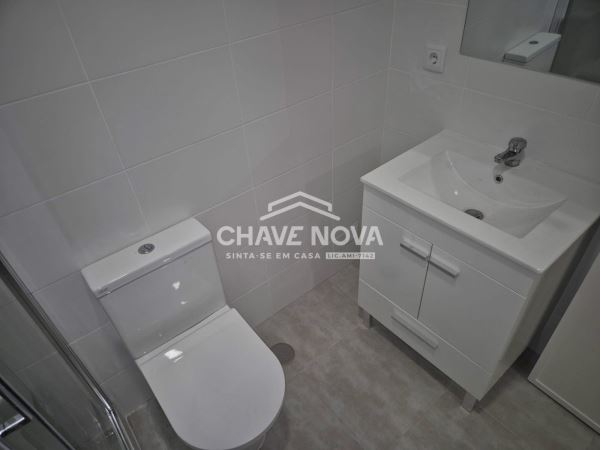 Apartamento T2 na Avenida Almirante Reis em Anjos.