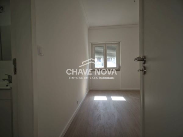 Apartamento T2 na Avenida Almirante Reis em Anjos.