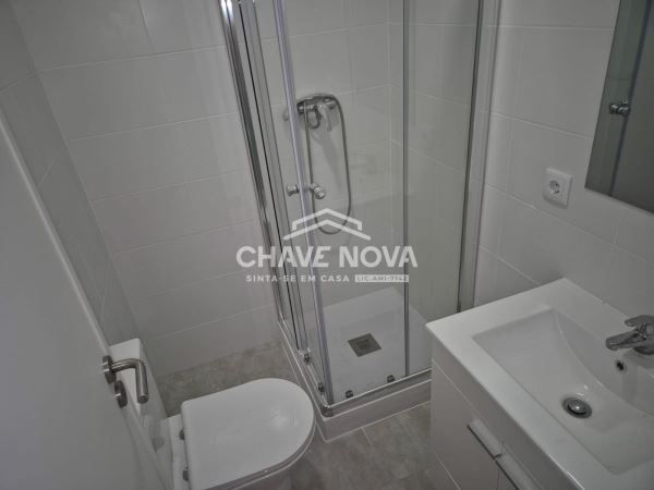 Apartamento T2 na Avenida Almirante Reis em Anjos.