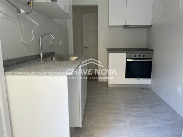 Apartamento T1 remodelado com logradouro em Campo de Ourique