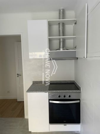 Apartamento T1 remodelado com logradouro em Campo de Ourique