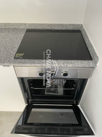 Apartamento T1 remodelado com logradouro em Campo de Ourique