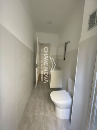 Apartamento T1 remodelado com logradouro em Campo de Ourique