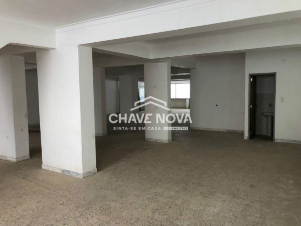 Loja no Cacém com acesso a veículos
