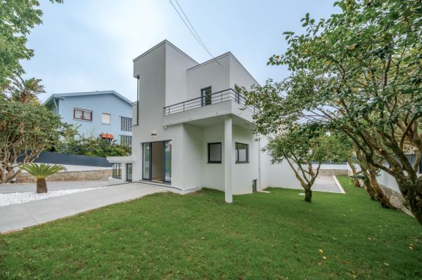 Moradia V4 no Bairro de Hollywood