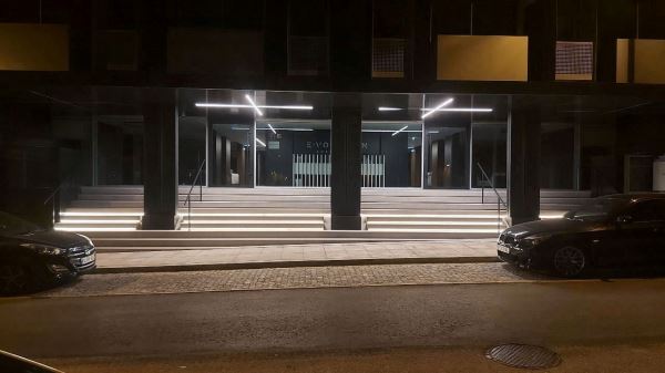 T0 Semi Novo com varanda lugar de garagem e arrumos na Sra da Hora 
