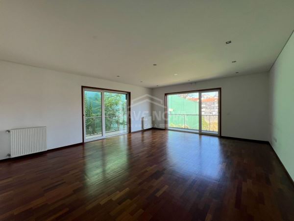 Apartamento T2 Praça das Flores - Bonfim - Porto