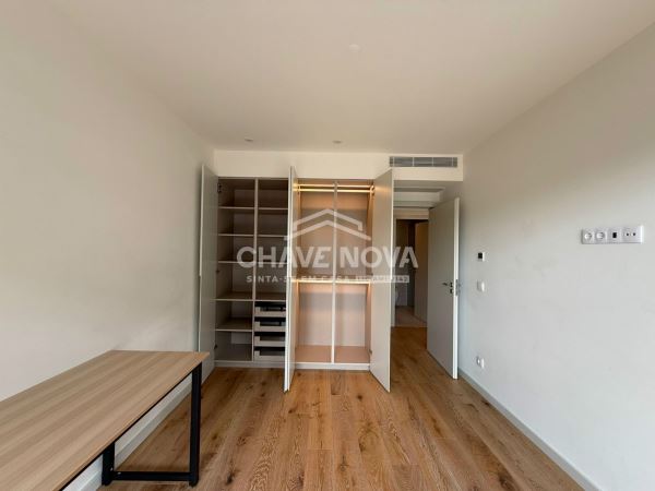 Apartamento T3 Como Novo c/ Lugar de Garagem para 2 viaturas em Oliveira do Douro