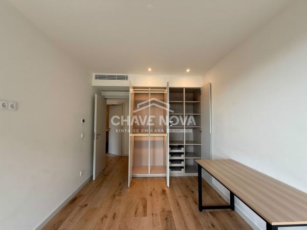 Apartamento T3 Como Novo c/ Lugar de Garagem para 2 viaturas em Oliveira do Douro
