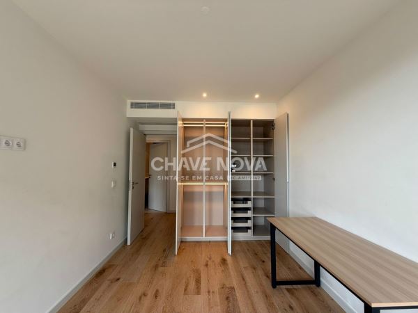 Apartamento T3 Como Novo c/ Lugar de Garagem para 2 viaturas em Oliveira do Douro