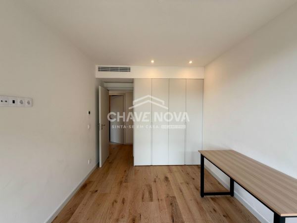 Apartamento T3 Como Novo c/ Lugar de Garagem para 2 viaturas em Oliveira do Douro