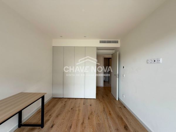 Apartamento T3 Como Novo c/ Lugar de Garagem para 2 viaturas em Oliveira do Douro