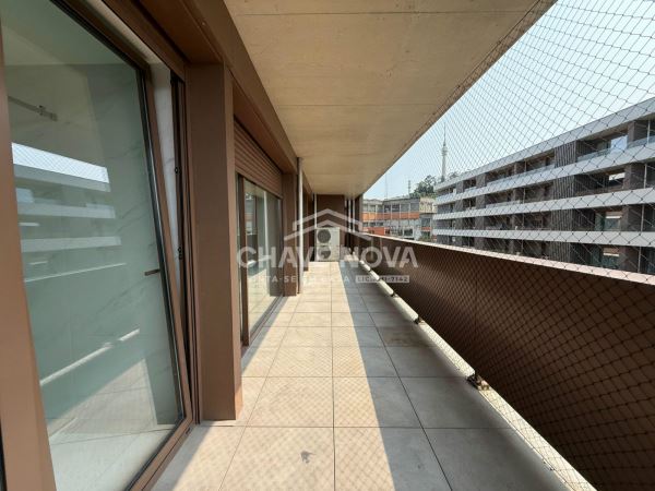 Apartamento T3 Como Novo c/ Lugar de Garagem para 2 viaturas em Oliveira do Douro