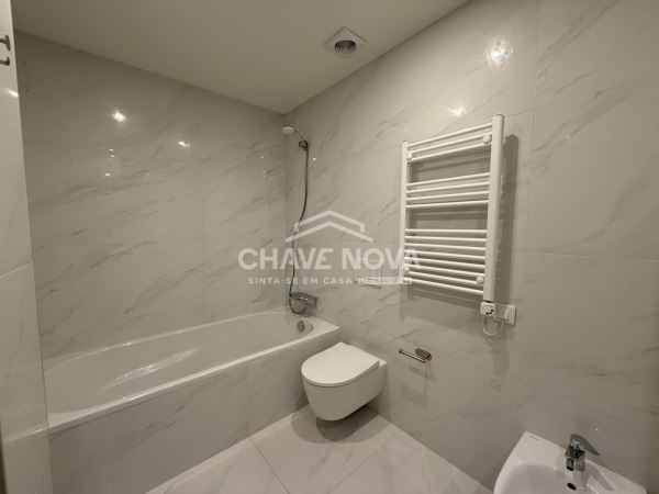 Apartamento T3 Como Novo c/ Lugar de Garagem para 2 viaturas em Oliveira do Douro