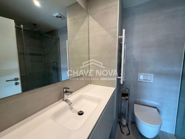 Apartamento T3 Como Novo c/ Lugar de Garagem para 2 viaturas em Oliveira do Douro