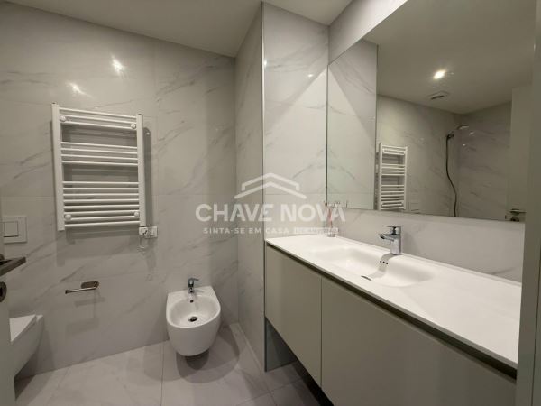 Apartamento T3 Como Novo c/ Lugar de Garagem para 2 viaturas em Oliveira do Douro