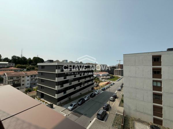 Apartamento T3 Como Novo c/ Lugar de Garagem para 2 viaturas em Oliveira do Douro