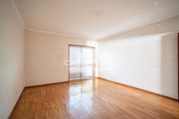 Apartamento T2 Varandas e Garagem Box – Águas Santas