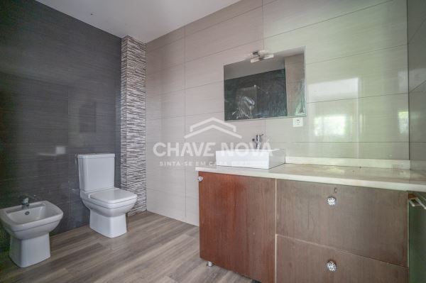 Apartamento T2 Varandas e Garagem Box – Águas Santas