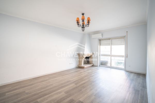 Apartamento T2 Varandas e Garagem Box – Águas Santas