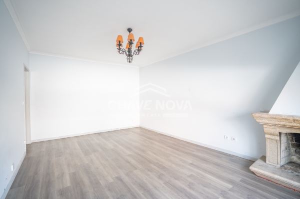 Apartamento T2 Varandas e Garagem Box – Águas Santas