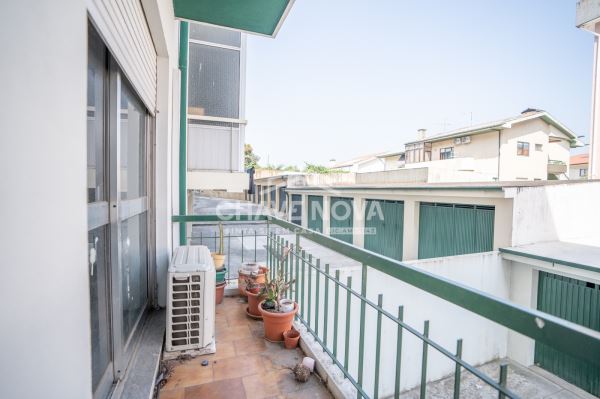 Apartamento T2 Varandas e Garagem Box – Águas Santas