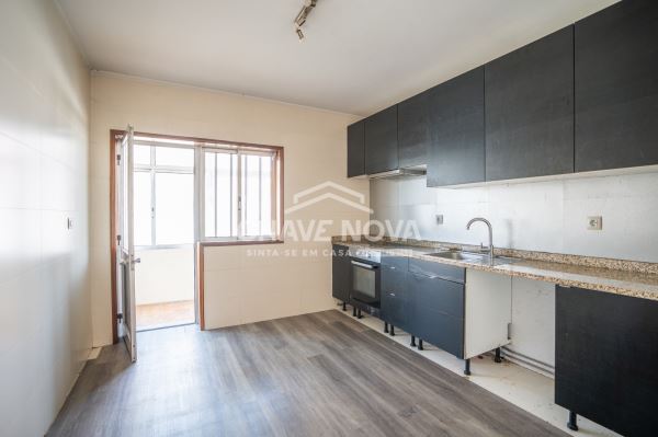 Apartamento T2 Varandas e Garagem Box – Águas Santas