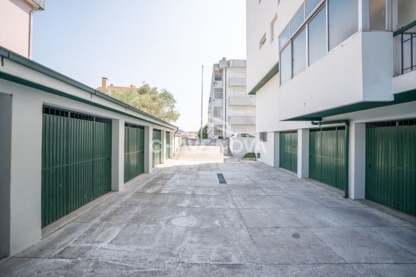 Apartamento T2 Varandas e Garagem Box – Águas Santas