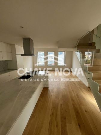 T2 Duplex Novo - Ideal para Habitação ou Alojamento Local no Coração do Porto