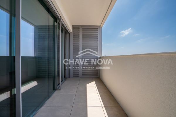 Apartamento T2 novo 4º piso, pronto a habitar 