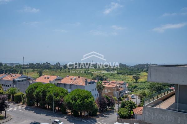 Apartamento T2 novo 4º piso, pronto a habitar 