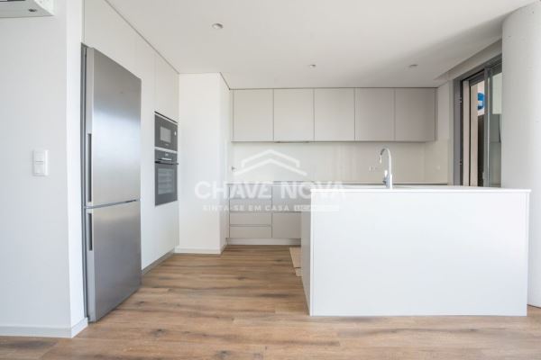 Apartamento T2 novo 4º piso, pronto a habitar 