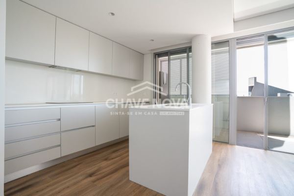 Apartamento T2 novo 4º piso, pronto a habitar 