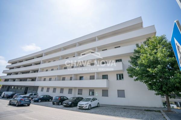 Apartamento T2 novo 4º piso, pronto a habitar 
